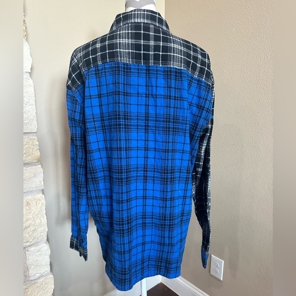 FOREVER 21 MEN blue/black/white plaid button down shirt - Picture 2 of 5